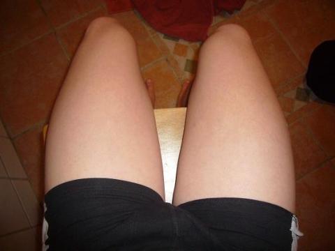 Die Leeren in den Nägeln auf den Händen als zu behandeln