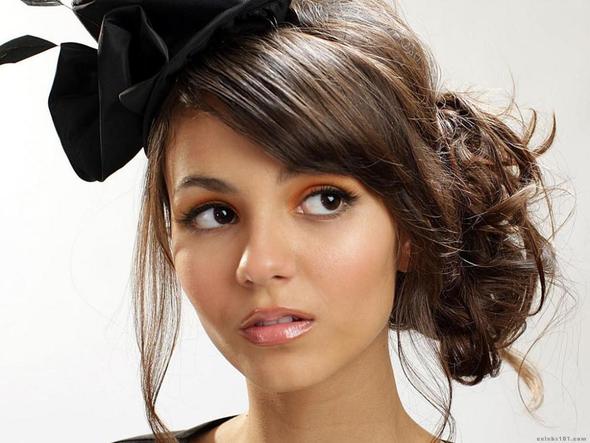 frisuren fransig geschnittener bob mit vollem pony