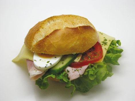 Vollkörnbrötchen gut belegt