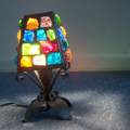 alte Lampe mit dicken ,bunten Glasstücken