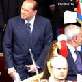 Berlusconi mit Kontrollgriff: ist dieses Bild authentisch?