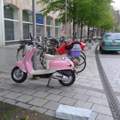Darf ich meinen Mofaroller auf einen Fahrradparkplatz stellen?