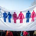 Darf in Deutschland wohnende (in Homo-Ehe mit Deutscher) nicht EU Burger einen Auslaender einladen?