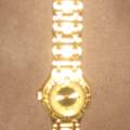 gold uhr ? wenn ja was hat diese für einen wert?
