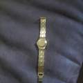 gold uhr ? wenn ja was hat diese für einen wert?