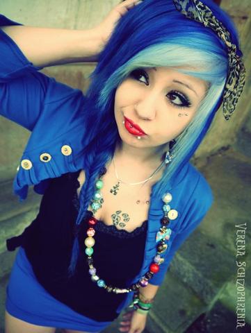 Haare blau färben (Blondieren) (Aussehen, Beauty, Kosmetik)  width=