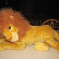 Ich suche einen großen Plüsch Simba (König der Löwen)
