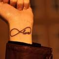 Ideen zur gestaltung eines Infinity-Tattoos