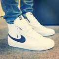 Kennt jemand diese Nike schuhe ? Ich will sie mir kaufen kenne aber nicht ihren namen ...