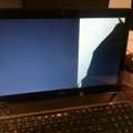 Laptop Bildschirm schwarz weiß - kapput?