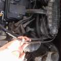 Schlauch im Motorraum vom Peugeot 106 II ab - Wo gehört der hin? (Foto)