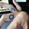 Sonne/Mond Tattoo Bedeutung.