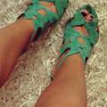 Suche dieses paar Schuhe /Heels , Sandaletten