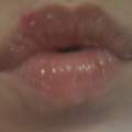 was ist rot und sieht aus woe ein pickel?! helft:(