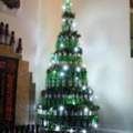 Weihnachtsbaum aus Bierflaschen