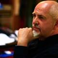 Welches war das erste Instrument, das Peter Gabriel sich selbst gekauft hat?