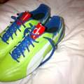 WIE HEISST DIE MARKE DER FUSSBALLSCHUHE???