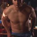 Wie kann ich so wie Tom Welling sein (siehe Bilder) brauche Persönliche Infos über ihn?