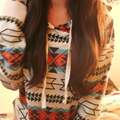 Wo gibt es diesen Tribal-Pullover?