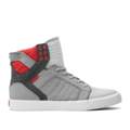 Würden diese Schuhe noch zu Jungen im alter von 18 stehen?wenn nein wieso nicht?