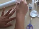 Riss im Fingernagel reparieren