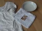 Deoflecken aus Shirts und Hemden entfernen
