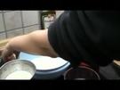 Halloween-Gebäck backen: Zitronenmuffins mit Gehirnmasse und Augen