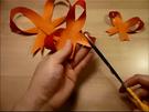 Schleife aus Geschenkpapier machen
