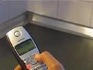 Wie stelle ich mein Telefon so ein, dass ich den Anrufer erkennen kann