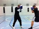 Boxschlag durch Rückschritt richtig ausweichen