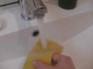 Kratzer aus Handybildschirm bekommen mit Zahnpasta, total einfach!!!