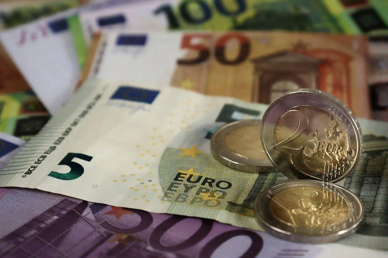 Euroscheine und -Münzen