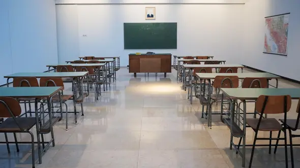 Ein leeres Klassenzimmer