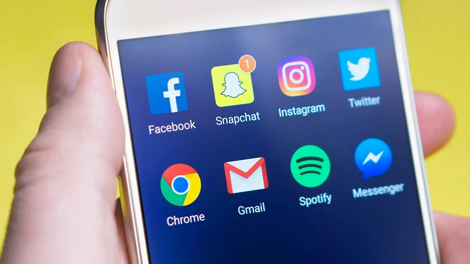 Smartphone mit Social Media Apps