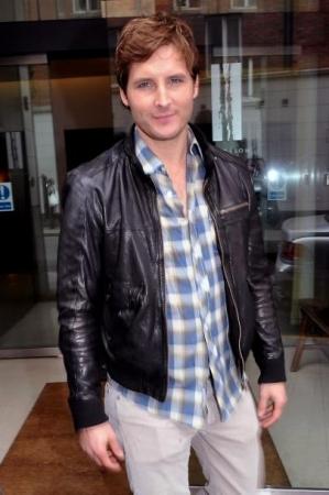- (Twilight, peter facinelli)