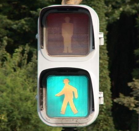 Welchen Sinn Hat Es Dass Die Bei Uns Grune Ampel In Japan Blau Ist