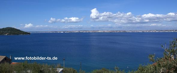 Blick von der Insel Uglijan auf die Hafenstadt Zadar - (Urlaub, Kroatien)