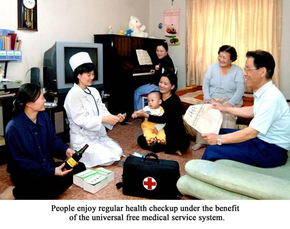 regelmaessigeGesundheitsCheck_im_kostenlosen_Gesundheitssystem Norakorea - (Korea, Nordkorea, Energieeinsparung)