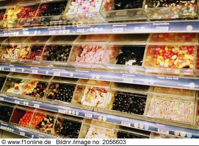 Süssigkeitsbehälter im Kiosk - (Online-Shop, Süßigkeiten, Kindheit)
