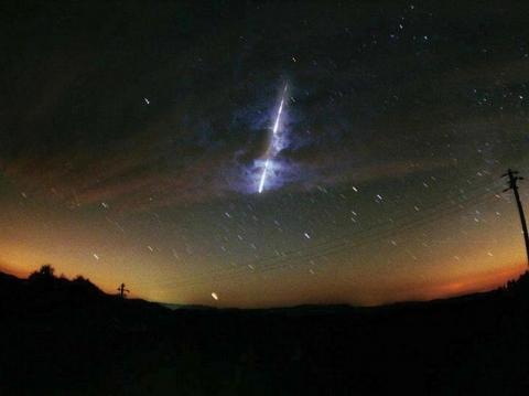Meteorit = Sternschnuppe - (Geografie, Universum, Astronomie)