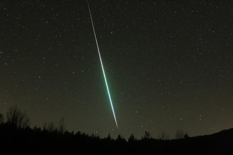 Grünlich leuchtender Meteorit - (Geografie, Universum, Astronomie)
