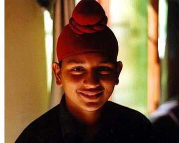 Religiose Junge Manner Und Jungs Mit Haarknoten Religion Dutt