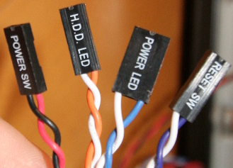 Wo muss man die Kabel vom PC Gehäuse am Maimbard anschließen