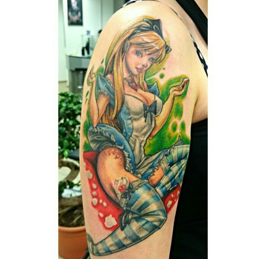 Pin-Up Girl Tattoo zu schräg? (Leben, Kunst, Tätowierung)