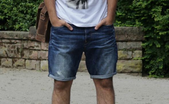 Aktueller Hosen Look im Sommer.  - (Jungs, Mode, Jugendliche)