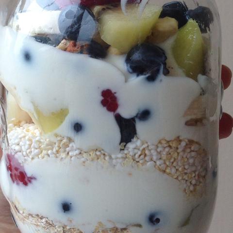 joghurt müsli obst mix - (gesund, Frühstück, lecker)