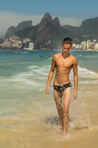 Junge in Brasilien - (Mode, Sommer, Badehose)