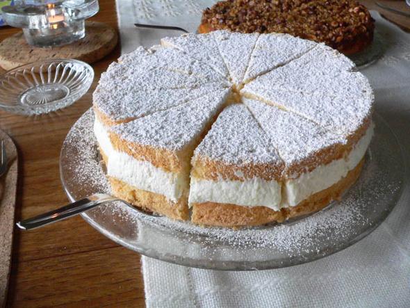 Würdet ihr lieber einen Biskuitboden oder einen Mürbeteigboden für eure ... Würdet ihr lieber einen Biskuitboden oder einen Mürbeteigboden für eure ...