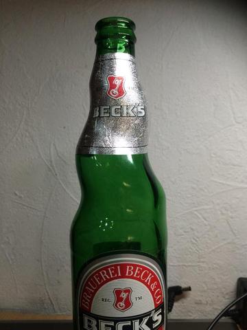 Hallo Weiss Jemand Wie Viel Solch Eine Ungewohnliche Bierflasche Ungeoffnet Wert Sein Wird Flasche Selten Besonders