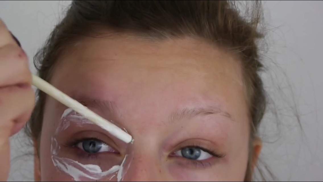 Wie Bekommt Man Wimpernkleber Von Der Haut Ab www.gutefrage.net